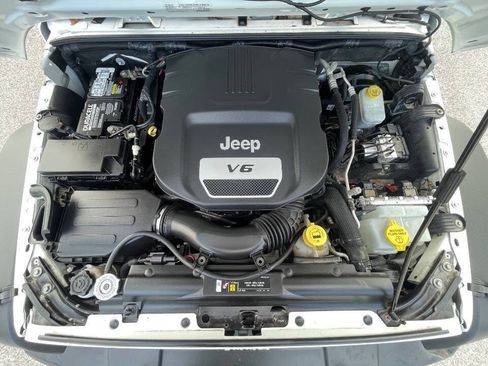Used 2018 Jeep Wrangler Unlimited Sport w/ Connectivity Group AWD/4WD image 35