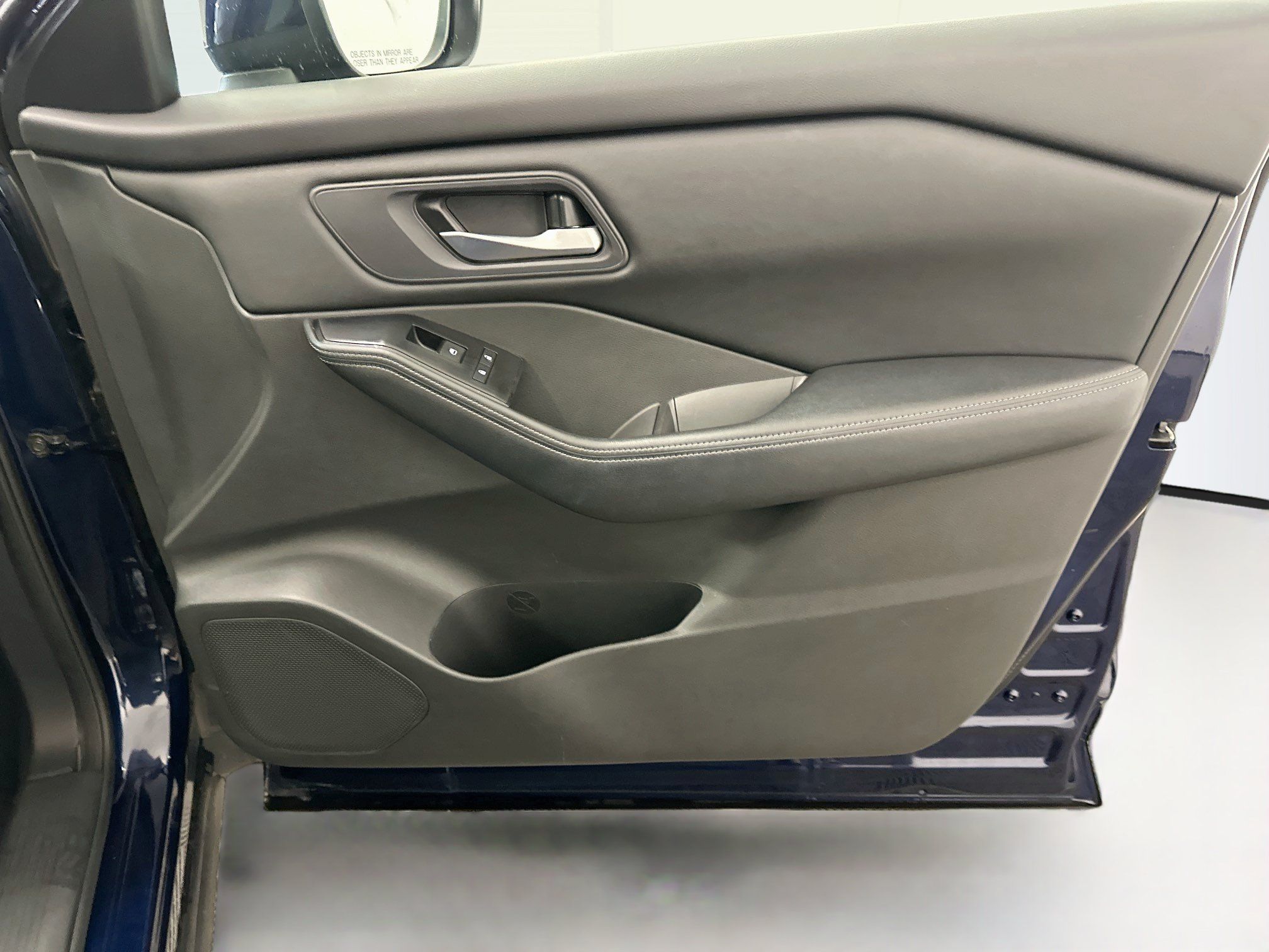Used 2025 Nissan Rogue SV AWD/4WD image 33