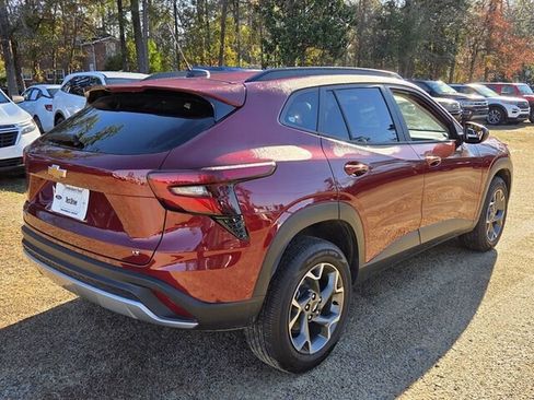 Used 2025 Chevrolet Trax LT image 12