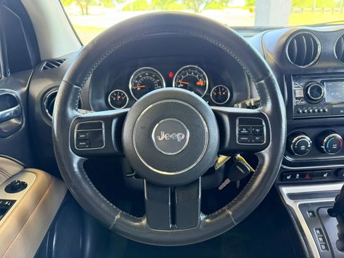 Used 2014 Jeep Compass Latitude FWD image 7