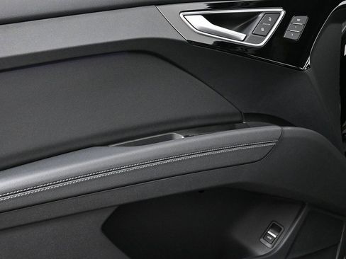 New 2025 Audi Q4 e-tron Prestige image 6