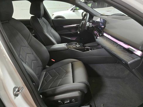 Used 2024 BMW i5 eDrive40i w/ Premium Package image 12