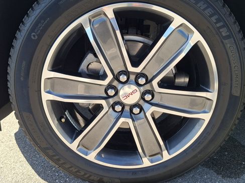 Used 2019 GMC Acadia Denali w/ Technology Package FWD image 26