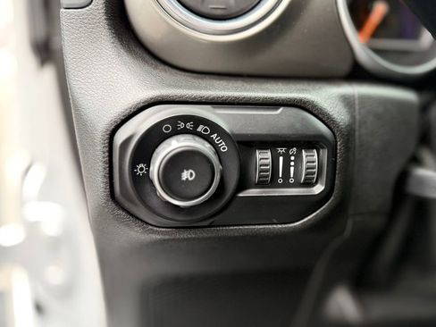 Used 2018 Jeep Wrangler Unlimited Sahara w/ Cold Weather Group image 22