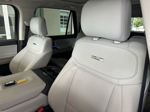 Certified 2025 Ford Expedition Platinum w/ Driver's Package AWD/4WD image 21