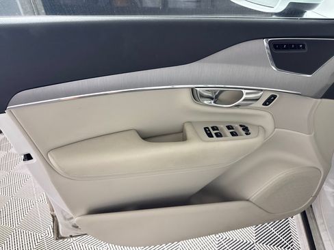 Used 2021 Volvo XC90 T5 Momentum w/ Climate Package FWD image 7