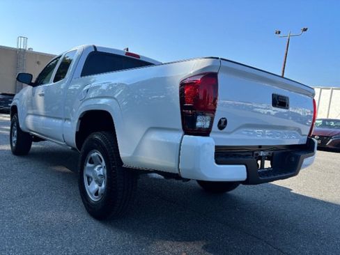 Used 2022 Toyota Tacoma SR w/ SR Convenience Package RWD image 6