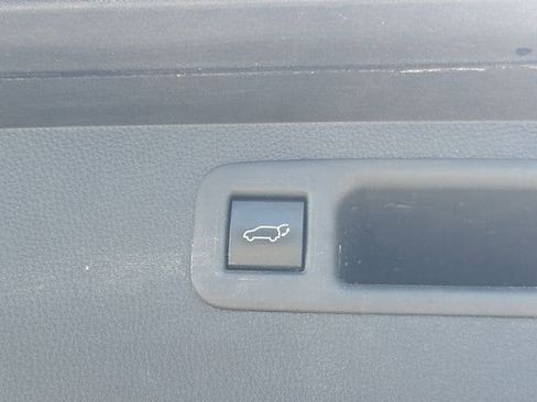 Used 2022 Toyota Highlander XLE FWD image 34