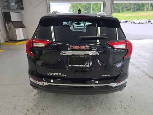 Used 2024 GMC Terrain Denali w/ Denali Premium Package AWD/4WD image 4