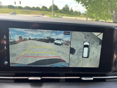Used 2024 Kia Carnival SX FWD image 9