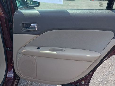 Used 2011 Ford Fusion SE FWD image 18