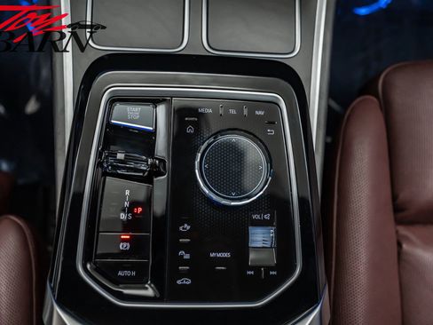 Used 2023 BMW 760i xDrive image 44