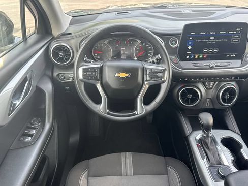 Used 2025 Chevrolet Blazer LT FWD image 19