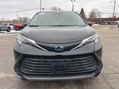 Used 2021 Toyota Sienna LE image 8