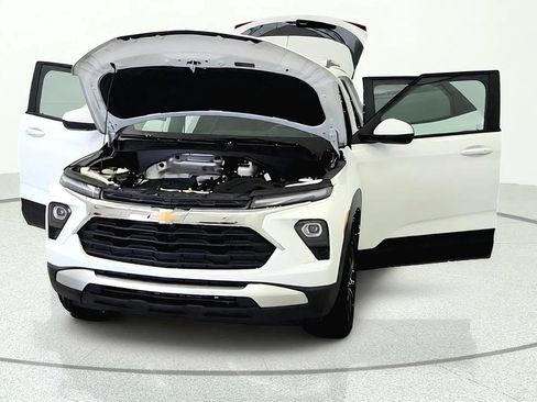 Used 2025 Chevrolet TrailBlazer LT AWD/4WD image 8