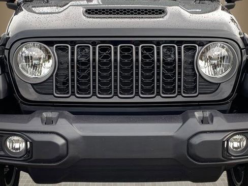 New 2025 Jeep Gladiator Sport image 9