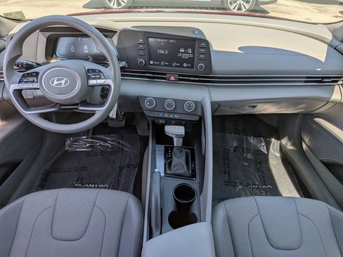 Used 2024 Hyundai Elantra SE FWD image 15