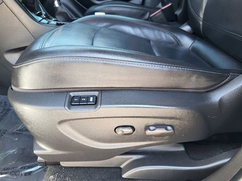 Used 2020 Buick Encore Essence FWD image 15