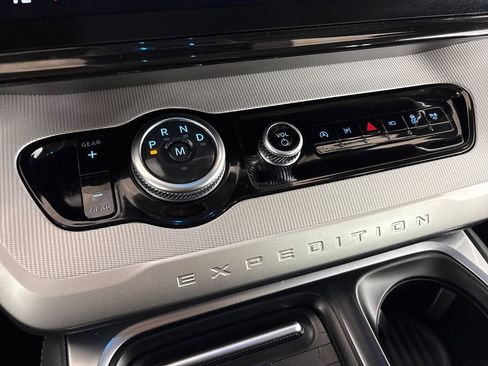 Certified 2025 Ford Expedition Active image 29