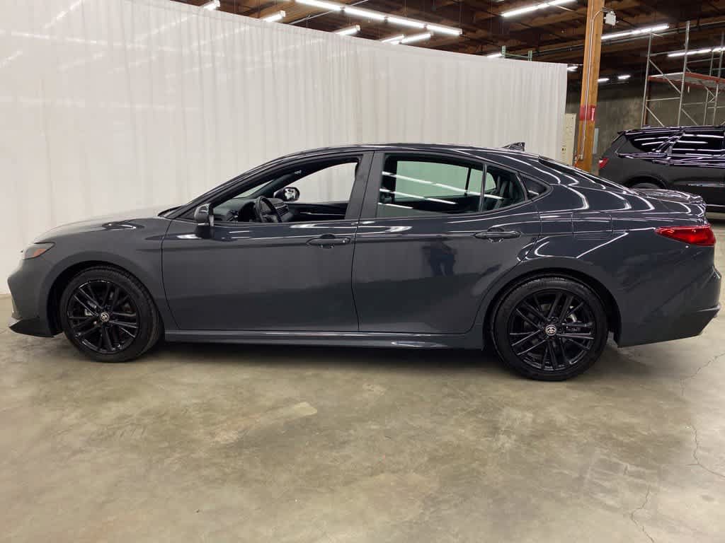Used 2025 Toyota Camry SE FWD image 3