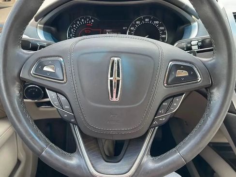 Used 2018 Lincoln MKZ Reserve FWD image 11
