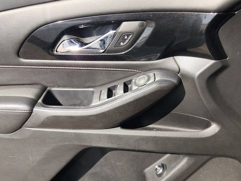 Used 2022 Chevrolet Traverse RS FWD image 24