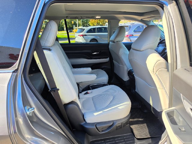 Used 2026 Toyota Grand Highlander AWD image 14