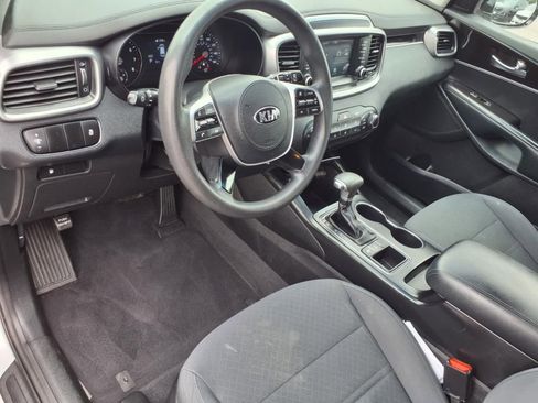 Used 2020 Kia Sorento AWD V6 image 11