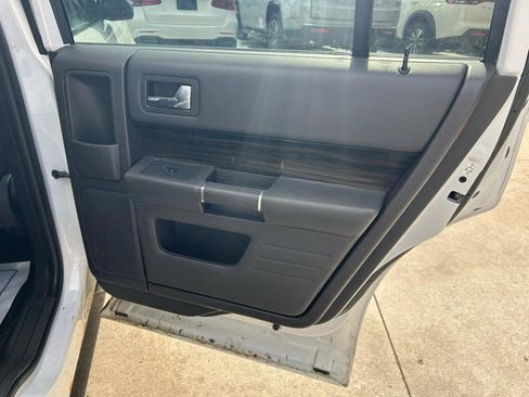Used 2016 Ford Flex SEL image 16