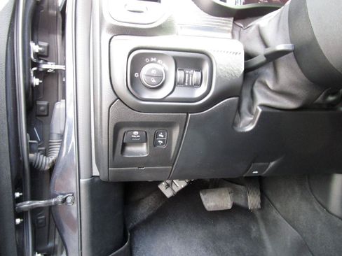 Used 2019 RAM 1500 Limited AWD/4WD image 18