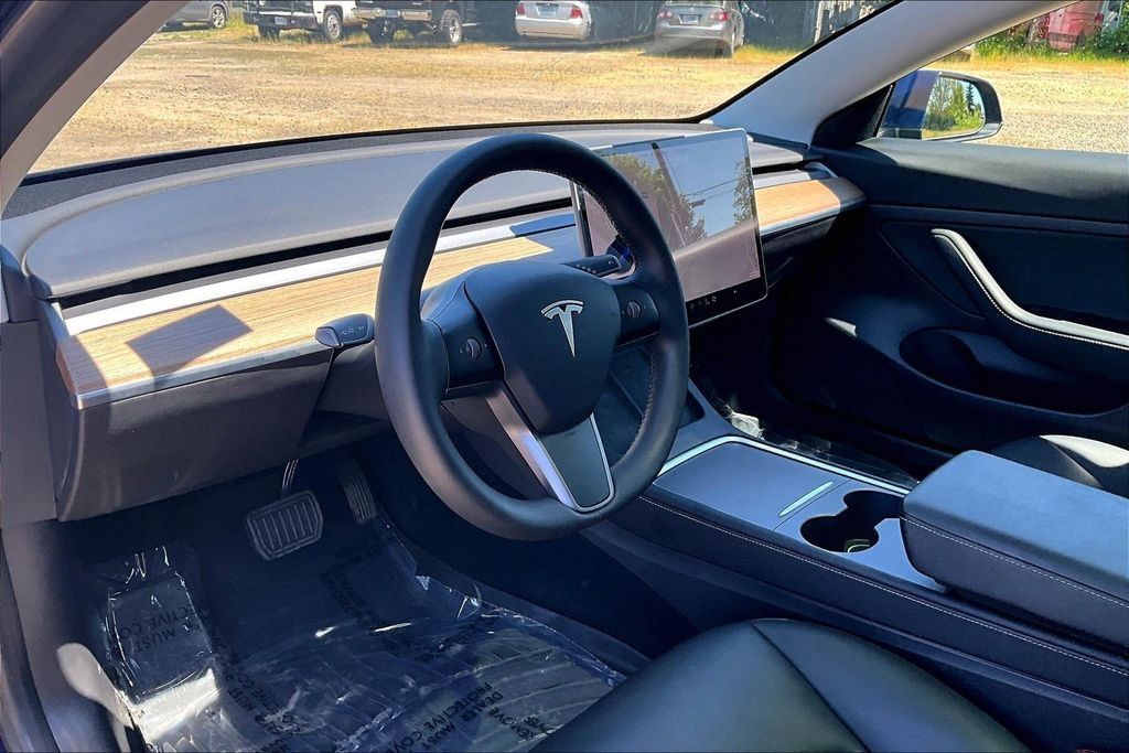 Used 2021 Tesla Model 3 Standard Range Plus RWD image 18