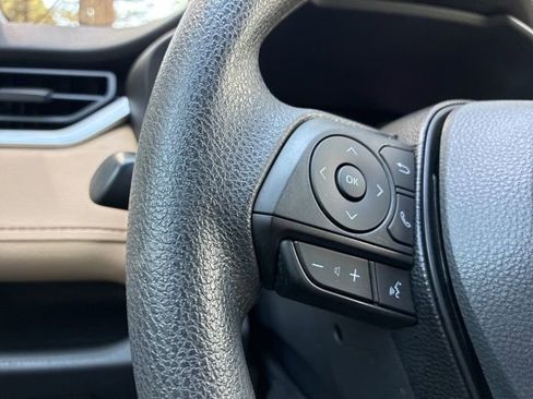 Used 2019 Toyota RAV4 LE image 27