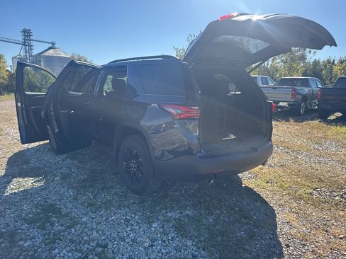 Used 2023 Chevrolet Traverse LT w/ Midnight/Sport Edition image 12