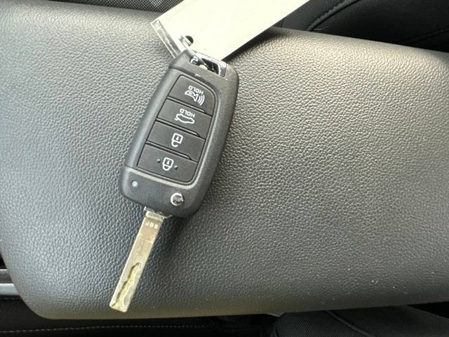 Used 2024 Hyundai Elantra SE FWD image 40