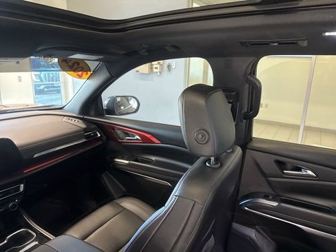 Used 2024 Chevrolet Traverse Z71 image 30