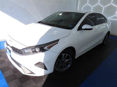 Used 2023 Kia Forte LXS w/ LXS Technology Package FWD image 4