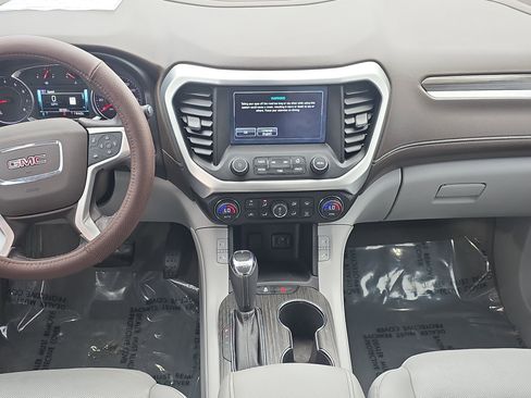 Used 2019 GMC Acadia SLT image 16