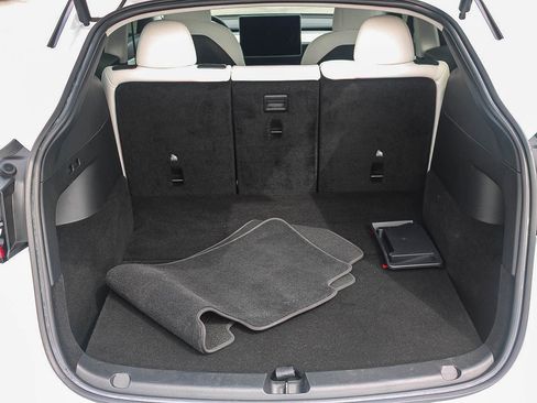 Used 2022 Tesla Model Y Performance image 26