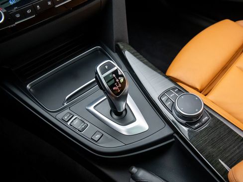 Used 2019 BMW 330i Gran Turismo xDrive image 19