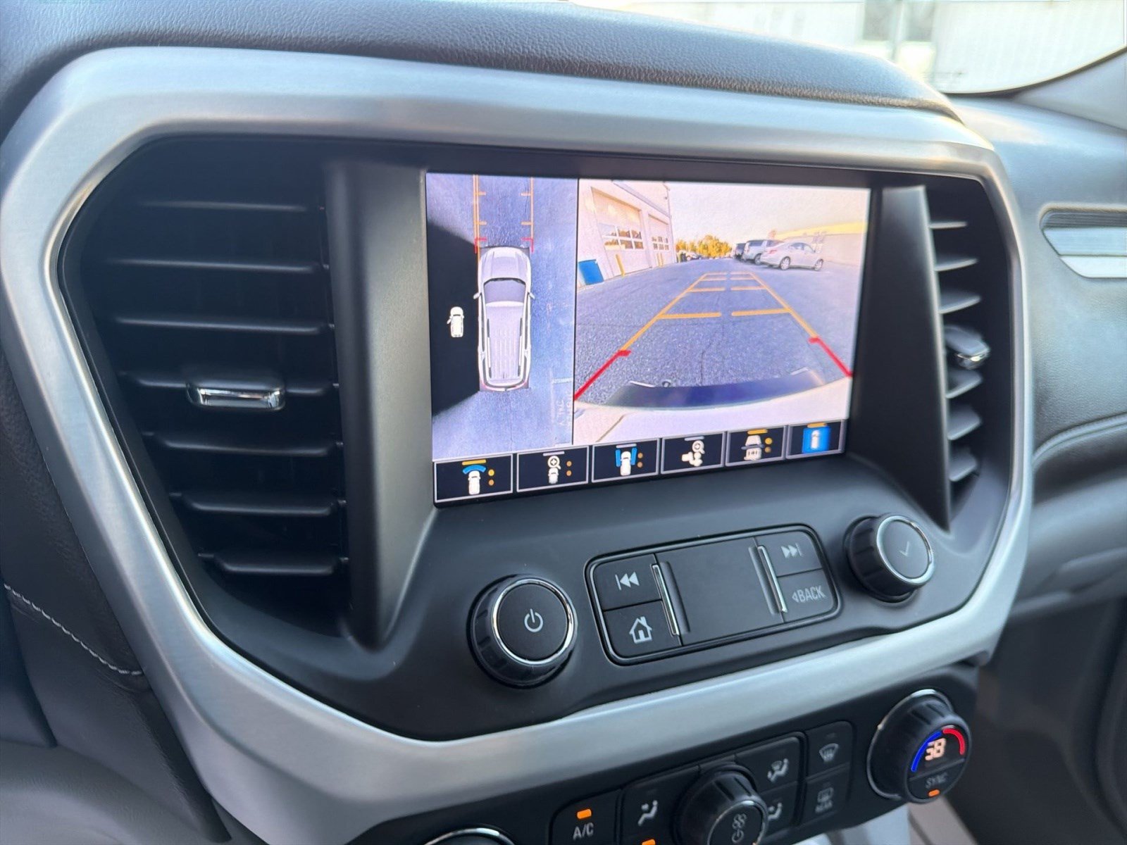 Used 2023 GMC Acadia SLT w/ Technology Package AWD/4WD image 19