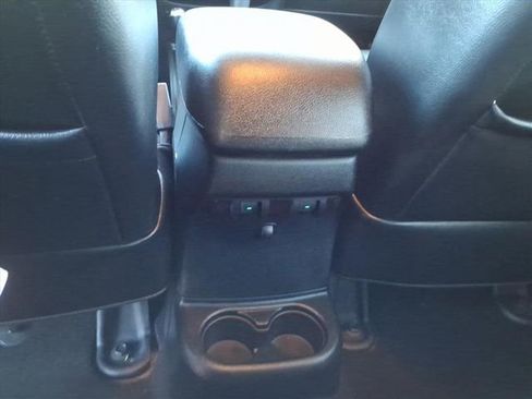 Used 2018 Jeep Wrangler Unlimited Sahara w/ Connectivity Group image 15