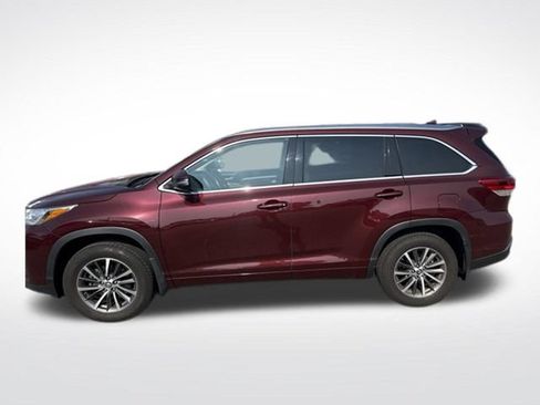 Used 2017 Toyota Highlander XLE AWD/4WD image 9
