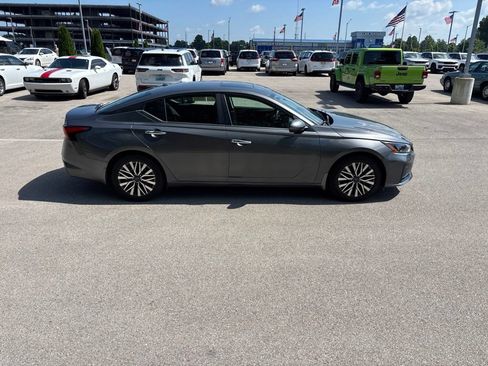 Used 2025 Nissan Altima 2.5 SV w/ SV Premium Package FWD image 6