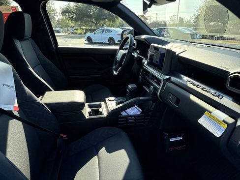 New 2025 Toyota Tacoma SR5 RWD image 31
