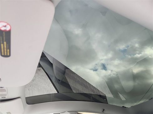 Used 2023 Tesla Model Y Long Range image 18