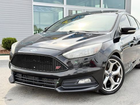 Used 2016 Ford Focus ST FWD image 4
