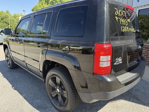 Used 2017 Jeep Patriot Latitude AWD/4WD image 11