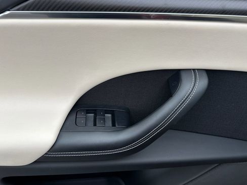 Used 2023 Tesla Model X Plaid image 11