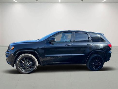 Used 2019 Jeep Grand Cherokee Altitude image 3