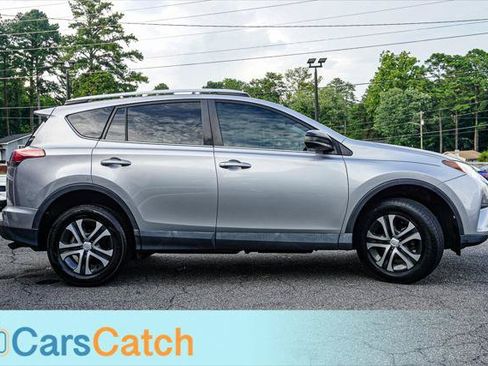 Used 2016 Toyota RAV4 LE FWD image 4